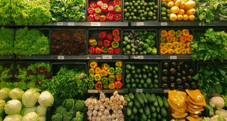 Foto de las verduras en el supermercado para ilustrar nota sobre el cáncer de pulmón