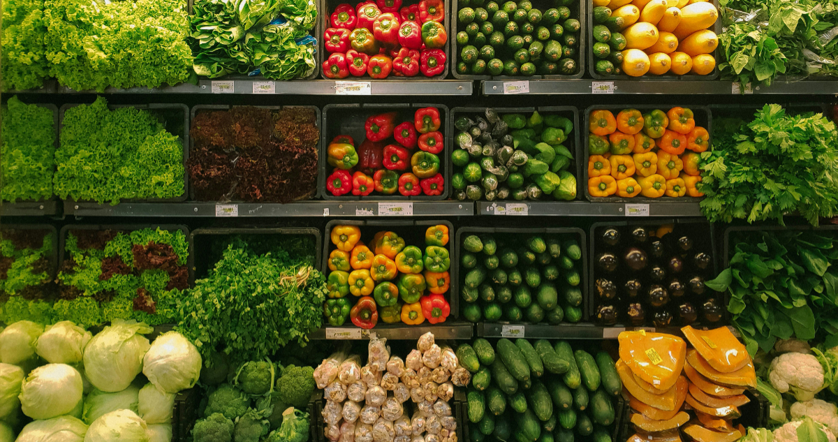 Foto de las verduras en el supermercado para ilustrar nota sobre el cáncer de pulmón
