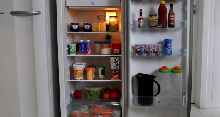 Errores comunes que afectan la vida útil de tu refrigerador y señales de que está empezando a fallar