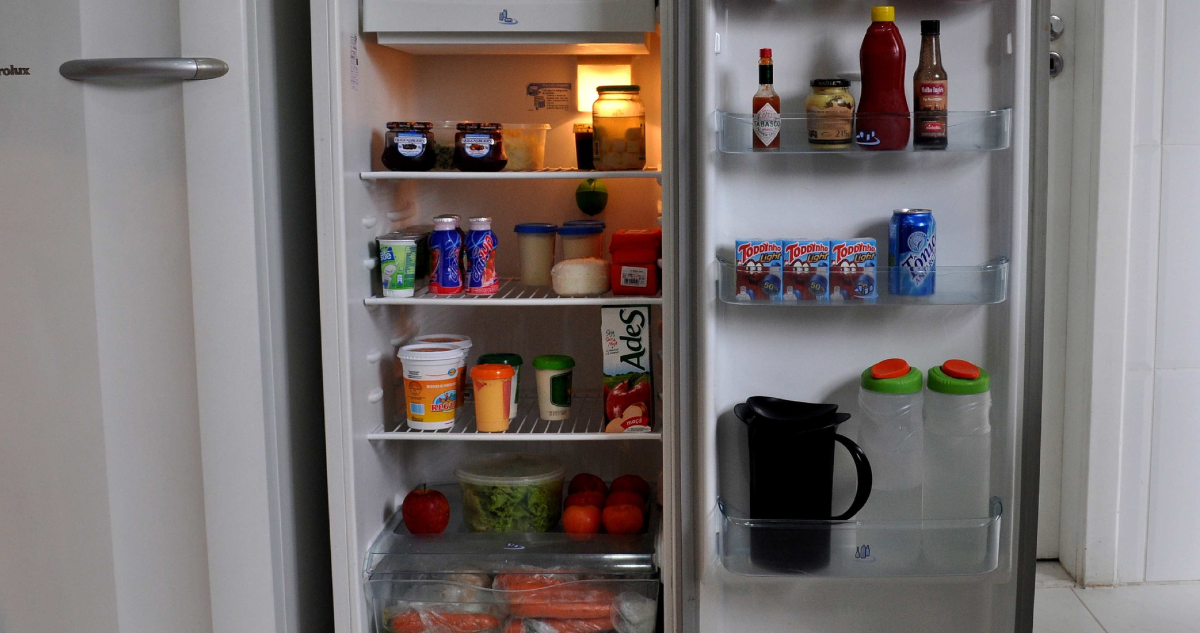 Errores comunes que afectan la vida útil de tu refrigerador y señales de que está empezando a fallar
