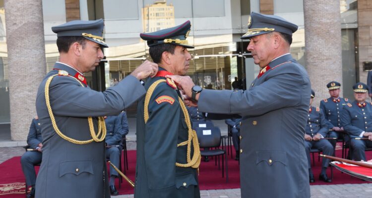 Chile condecora a jefe del Ejército boliviano tras 17 años sin visitas bilaterales