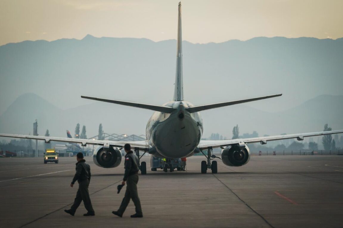Primer vuelo de expulsión de inmigrantes de Kast