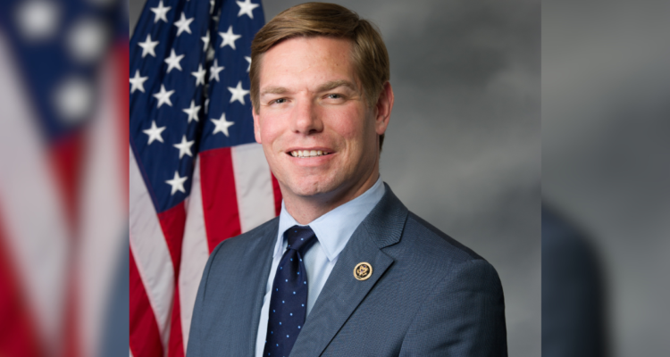 Tras denuncias de abuso sexual: demócrata Eric Swalwell afirma que renunciará al Congreso de EEUU