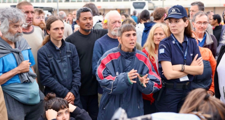 Activistas llegando a Grecia.