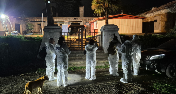 Encapuchados habrían asesinado a adulta mayor y herido a su pareja tras irrumpir en su casa en Coronel