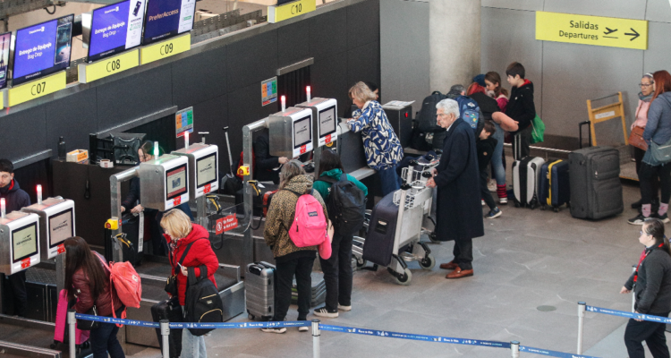 Calama y Buenos Aires: Aeropuerto de Santiago reporta principales destinos de pasajeros movilizados