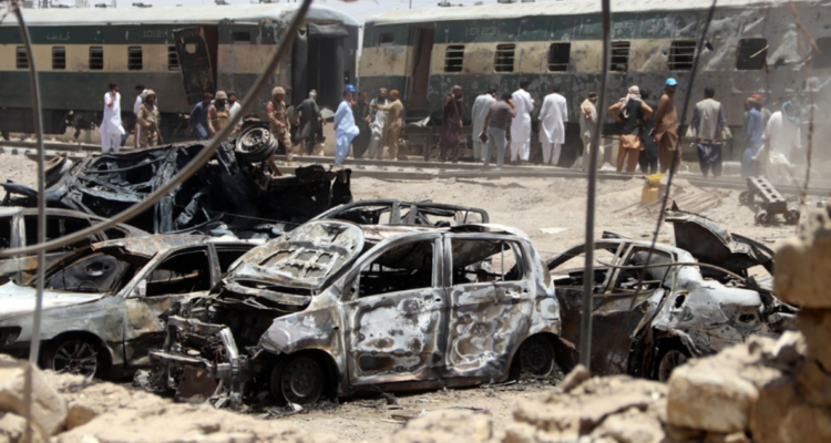 Al menos 29 muertos y más de 100 heridos tras ataque con explosivos en Pakistán