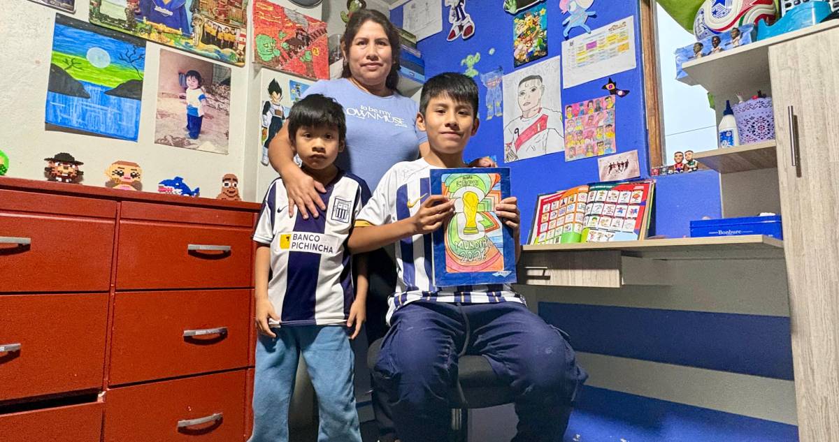 Niño dibuja a mano el álbum del mundial 2026 en Perú.