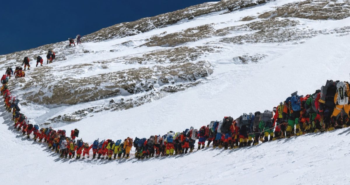 Everest récord: Nepal registra 274 cimas en un solo día, mientras que 2 personas murieron al descender