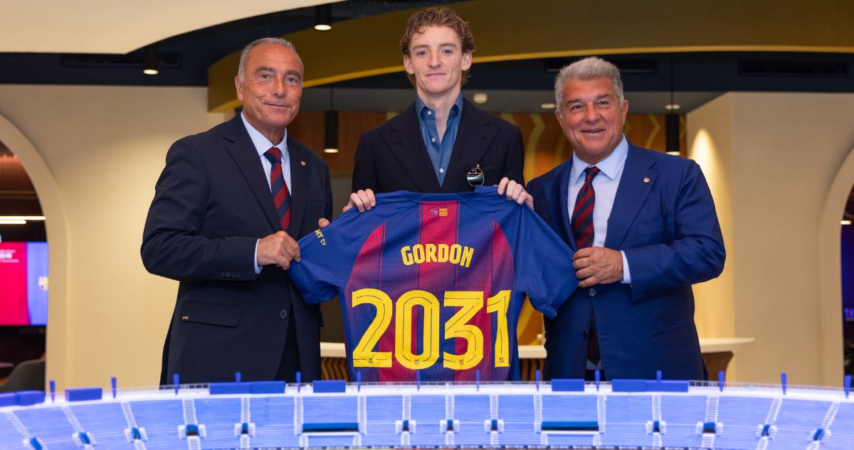 Anthony Gordon es oficializado como fichaje del FC Barcelona