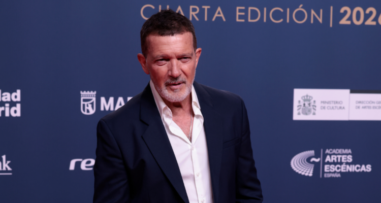 Antonio Banderas en referencia a su teatro y supuesta ruina económica