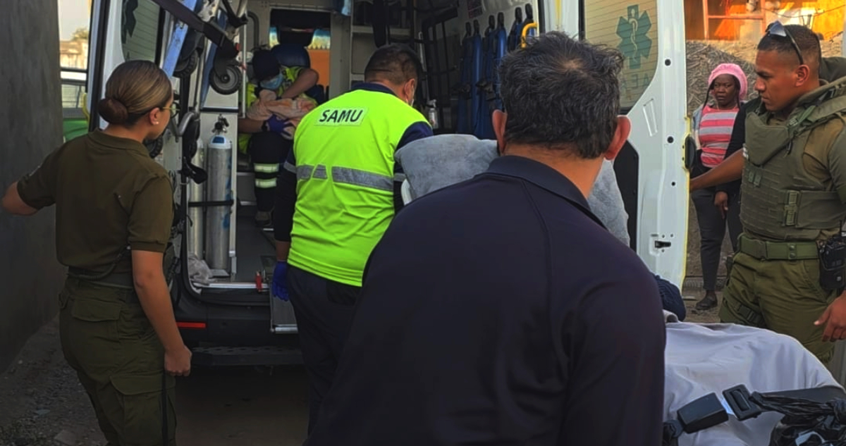 Carabineros asiste parto de emergencia en campamento de Puente Alto y logra nacimiento de una niña
