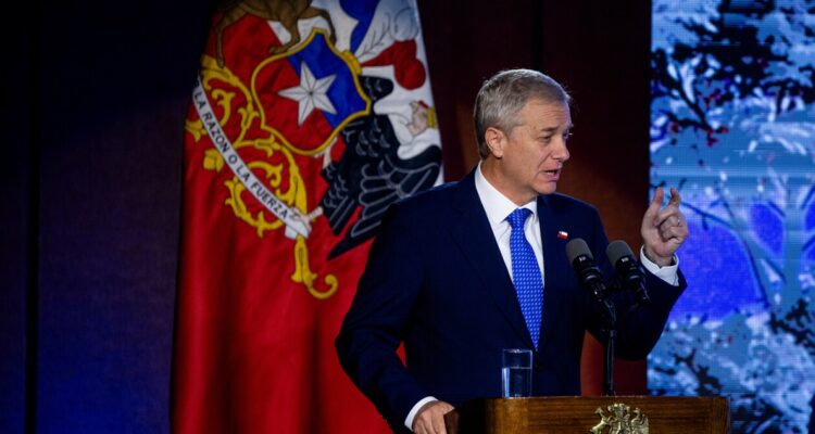 Cadem registra alza en aprobación del presidente Kast tras varias semanas a la baja