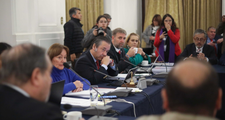 Aprueban en general idea de legislar la megarreforma en la Comisión de Hacienda de la Cámara Baja