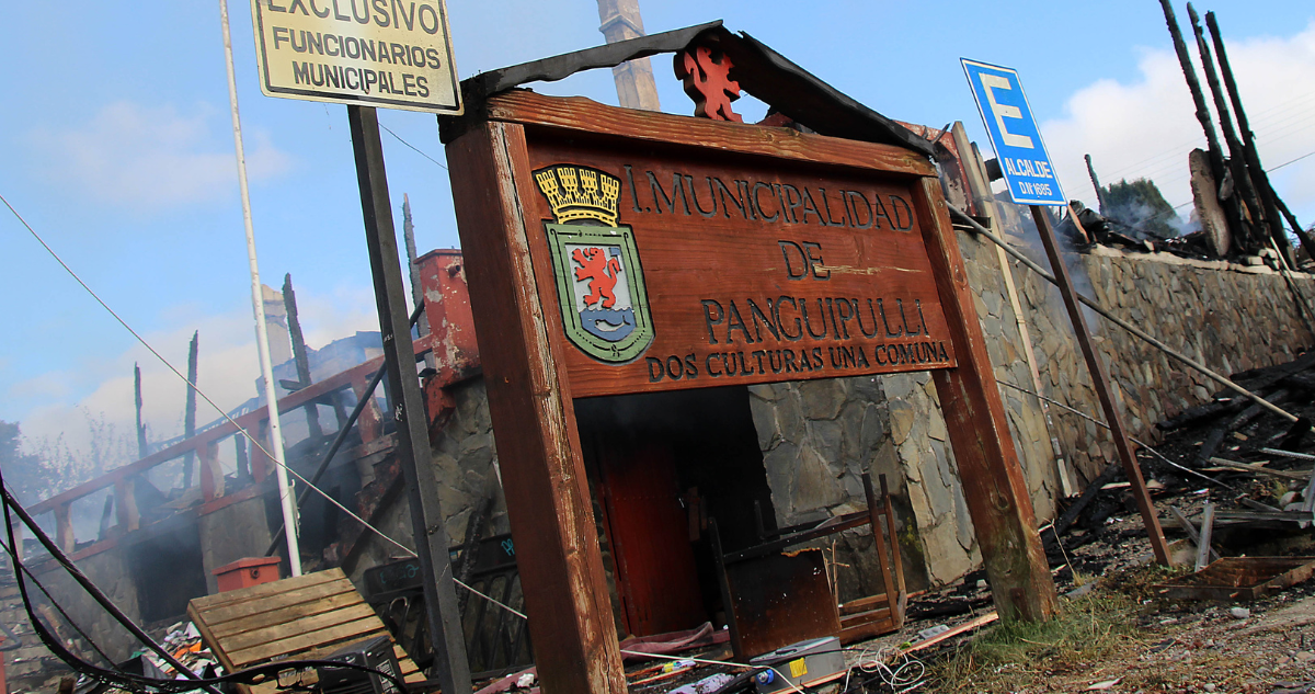 Aprueban más de $600 millones para el diseño del municipio de Panguipulli quemado en protestas en 2021