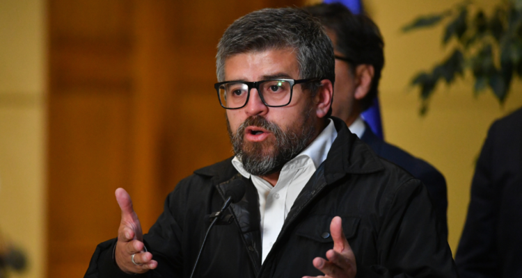 Araya defiende indicaciones a megarreforma: “Si son una manga de flojos, no es nuestro problema”