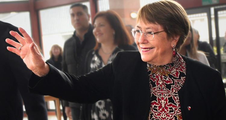 Bachelet viaja a Inglaterra en plena carrera para liderar la ONU