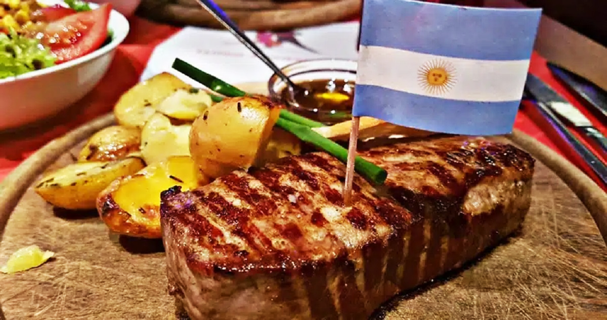 Adiós al asado y salidas: los cambios que realiza la clase media argentina para llegar a fin de mes