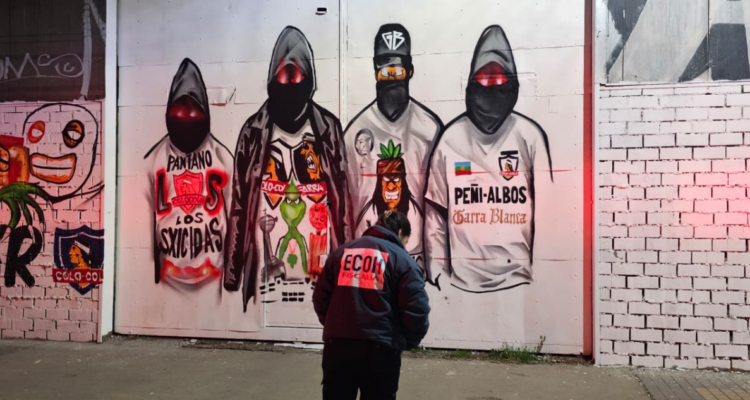 Atacan a tiros a hinchas de Colo-Colo mientras pintaban mural en La Pintana: autores serían de la “U”