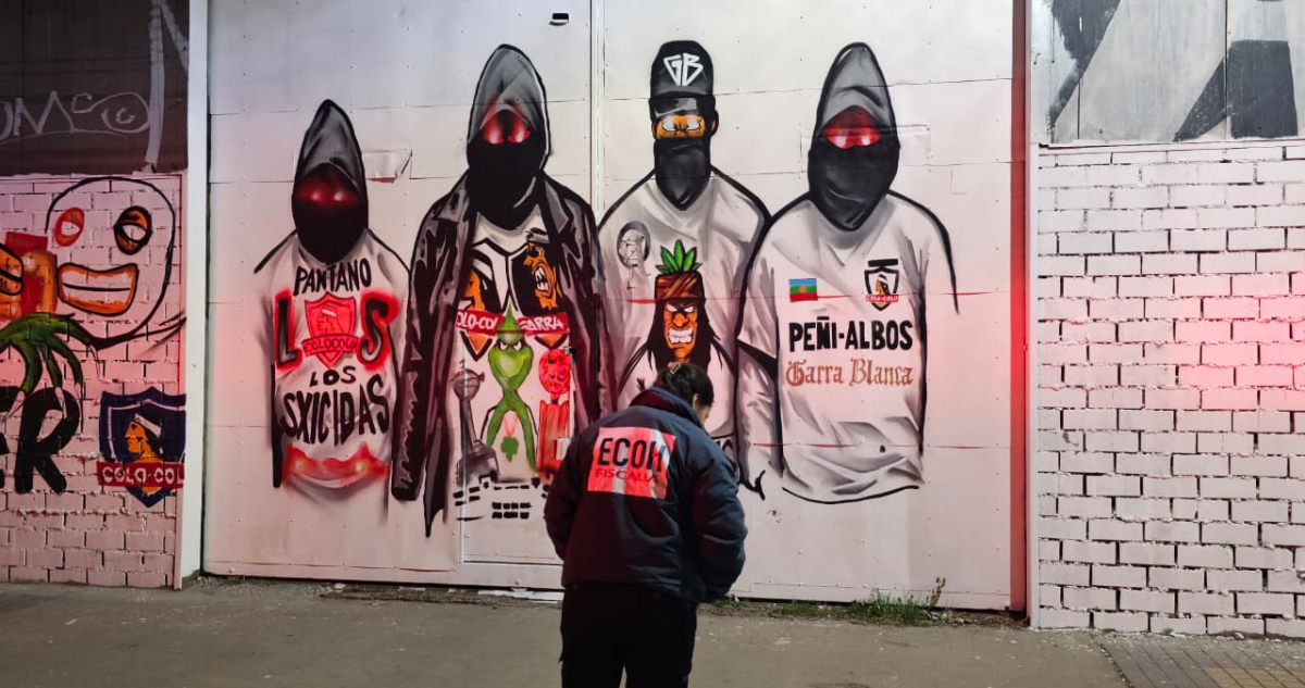 Atacan a tiros a hinchas de Colo-Colo mientras pintaban mural en La Pintana: autores serían de la “U”