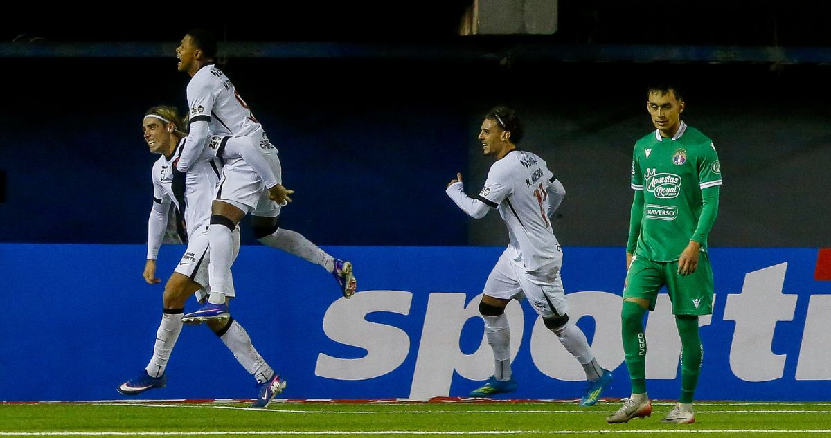 Audax se complica en Sudamericana: Vasco lo da vuelta en La Florida pese a autogol de Saldivia