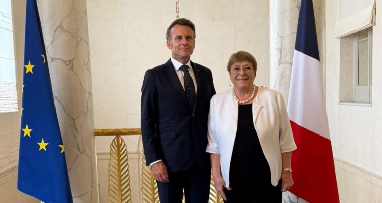 Bachelet se reúne con Macron en París en busca de un respaldo clave para su candidatura