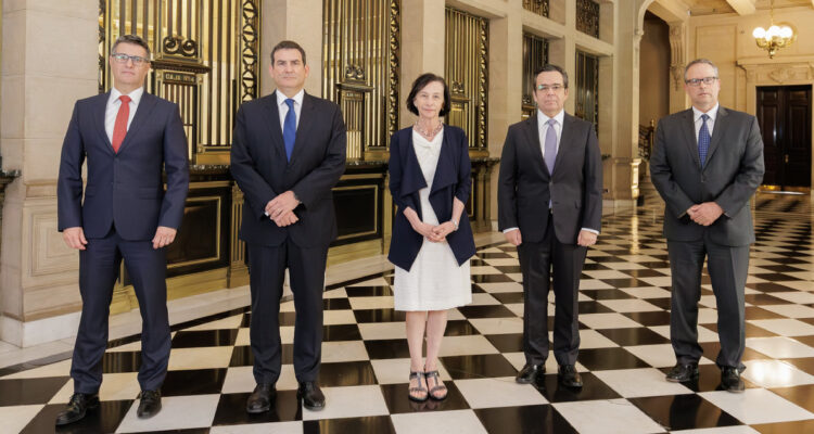 Banco Central eleva exigencia de “colchón” de capital a la banca: riesgos globales siguen “elevados”