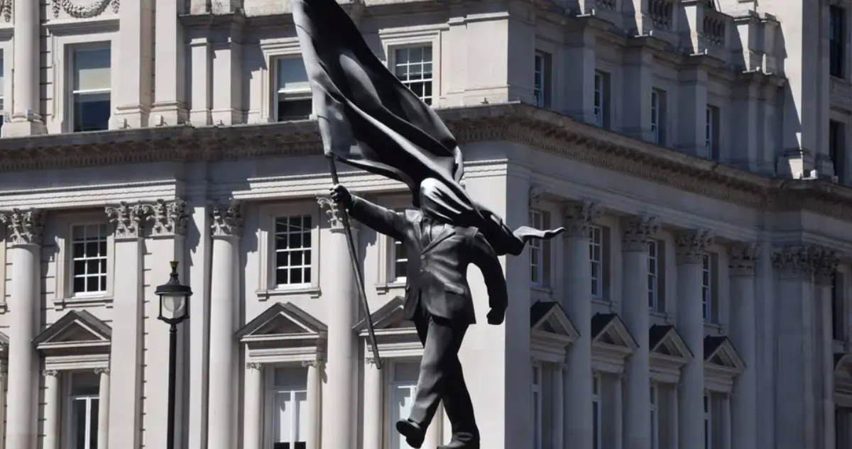 Bansky lo hizo de nuevo: Reveló ser autor de polémica estatua que apareció misteriosamente en Londres