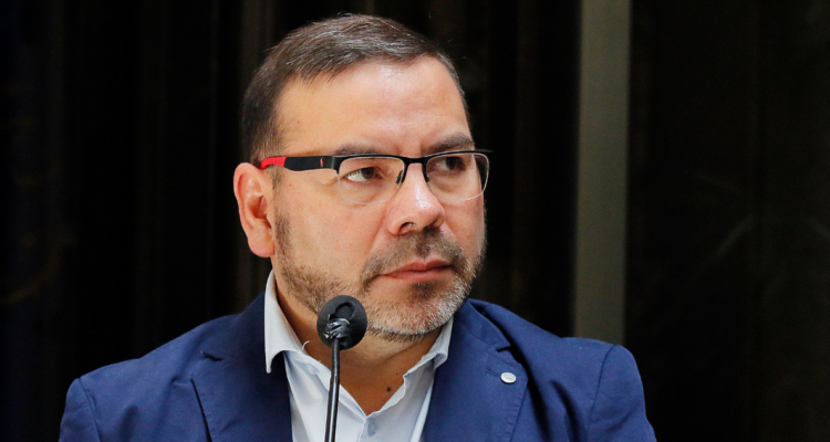Barrera (PC) refuta a Kast por dichos contra movilizaciones y condena violencia a Araya y Olivares