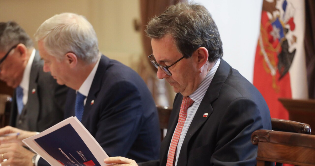 Ministro Barros dice que mantener presos a “viejos gagá” en Punta Peuco es una “venganza”