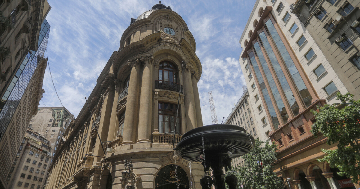 Bolsa de Santiago parte la semana en verde ante nuevas expectativas de un acuerdo en la guerra de Irán