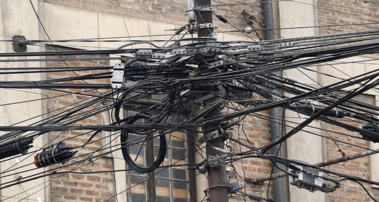 Gobierno da inicio a plan de ordenamiento y retiro de cables en desuso a nivel nacional