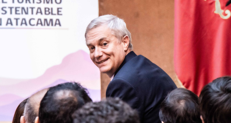 Cadem: ningún área del Gobierno supera el 50% de aprobación y “megarreforma” presenta más desacuerdo