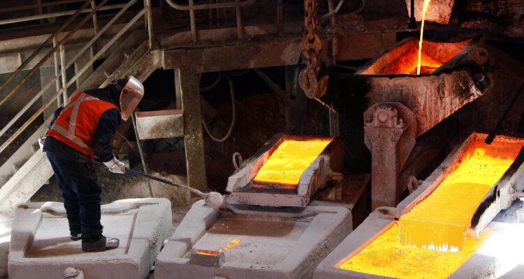 La minería vuelve a lastrar la producción industrial que en abril anota su mayor baja en tres años