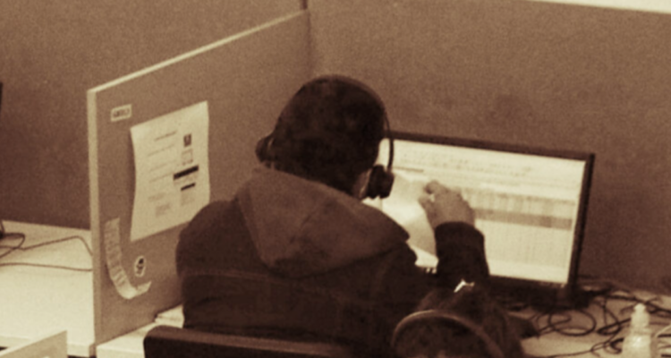 ¿Te llaman de call center y oyes voz extranjera? Diputados buscan poner fin a eso y explican razones