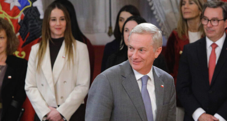 Cambio de gabinete a 69 días: ajuste ministerial de Kast supera en rapidez a Bachelet, Piñera y Boric