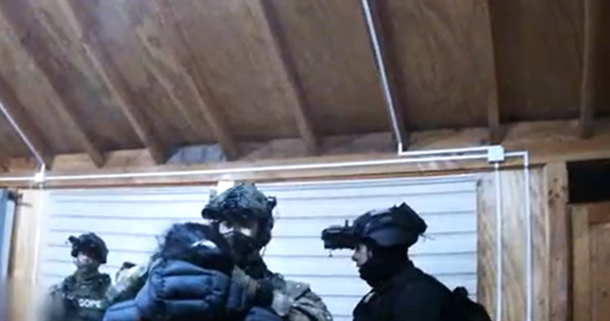 https://www.biobiochile.cl/noticias/nacional/region-de-la-araucania/2026/05/19/vea-el-momento-en-que-helicoptero-puma-del-ejercito-aterriza-con-recien-capturado-lider-de-temucuicui.shtml