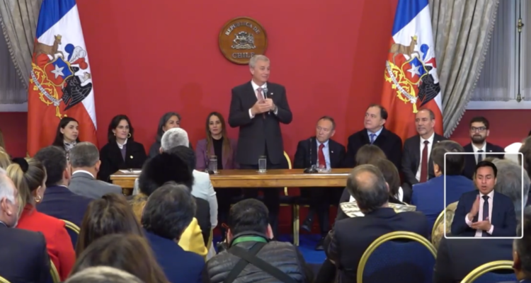 Unos 130 alcaldes se reúnen con presidente Kast en medio de dudas por eliminación de contribuciones