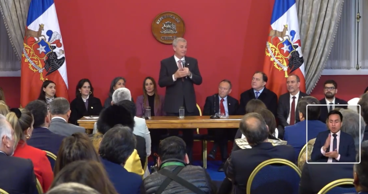 Unos 130 alcaldes se reúnen con presidente Kast en medio de dudas por eliminación de contribuciones