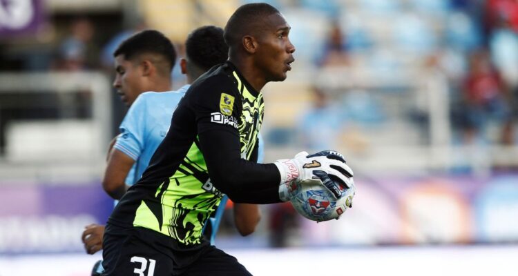 Omar Carabalí un paso más cerca de disputar Mundial con Ecuador: portero de 0’Higgins en prenómina