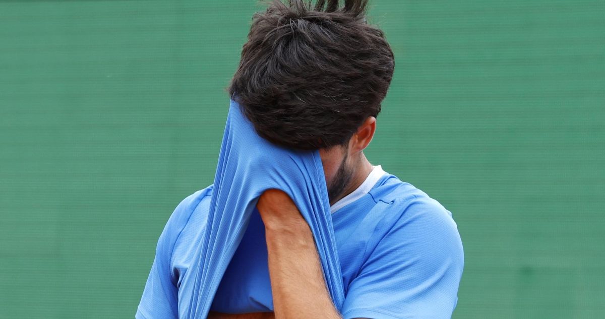 Carlos Alcaraz sigue con molestias físicas y ahora se baja de Wimbledon