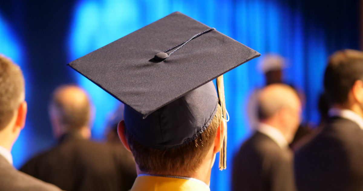 ¿Aún decidiendo qué estudiar? Estas son las 10 carreras universitarias con más titulados en 2025