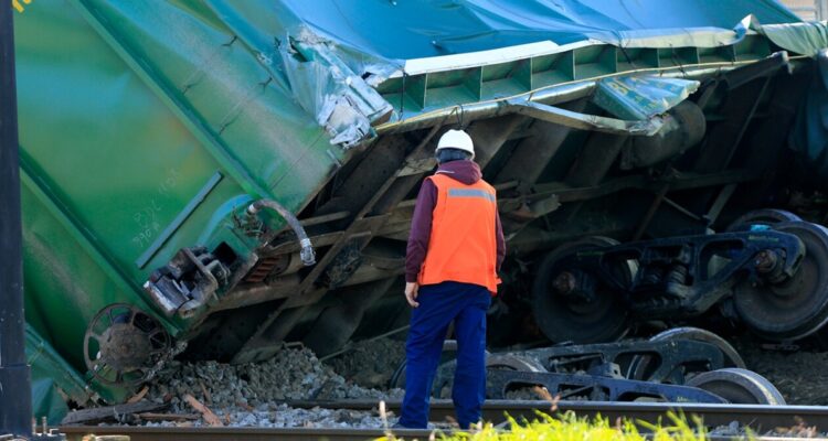 Buses y refuerzos a transporte: el plan para Biotren y Corto Laja por tren descarrilado en Chiguayante