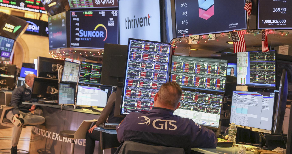Wall Street cierra mixto y con nuevo récord en el S&P 500: mercado sigue atento a acuerdo sobre Ormuz