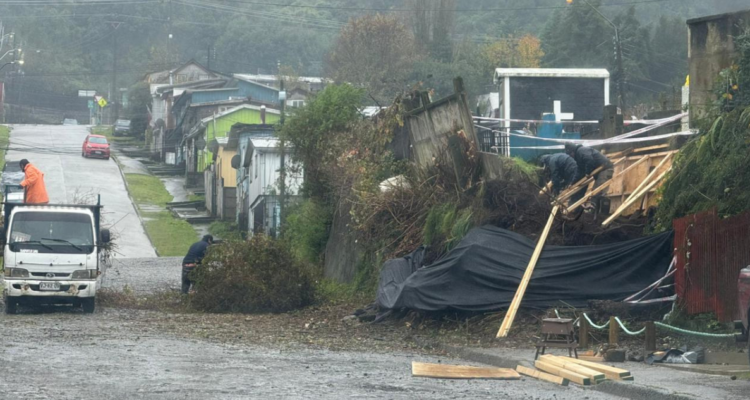 Comprometen muro de contención en cementerio de Puerto Montt tras deslizamiento que preocupó a vecinos