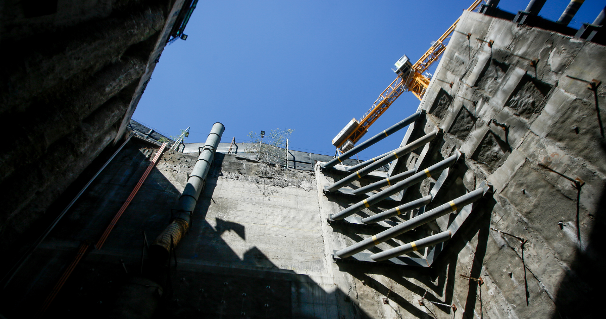 Foto de contexto de construcción de infraestructura