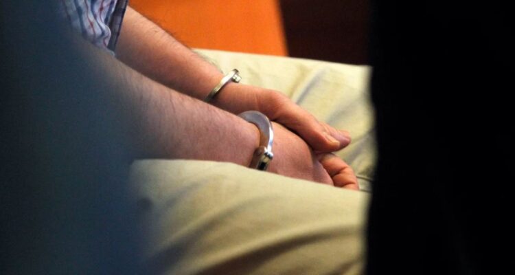 20 años de cárcel para hombre que producía, almacenaba pornografía infantil y abusaba de menores