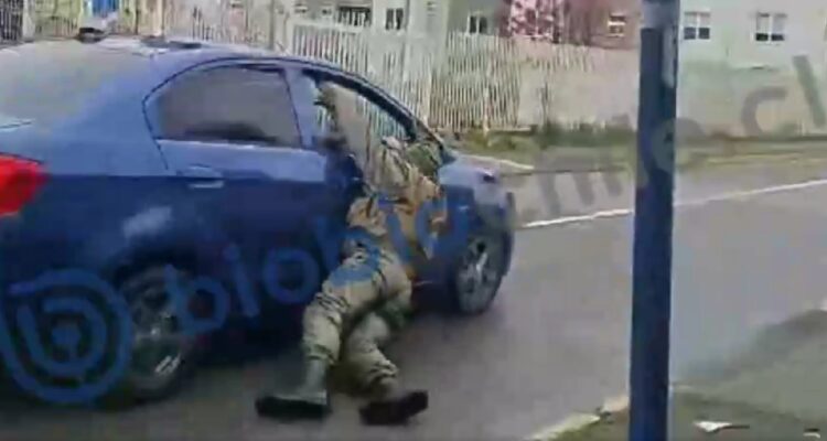 Conductor arrastra a carabinero en Chiguayante