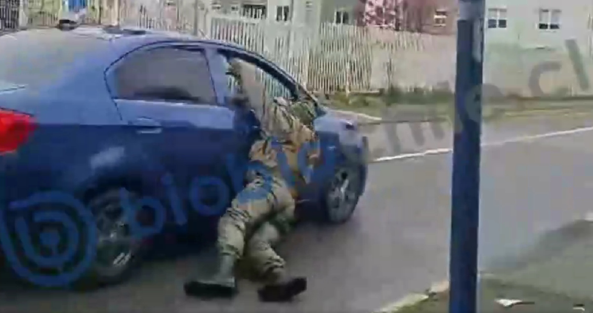 Conductor arrastra a carabinero en Chiguayante