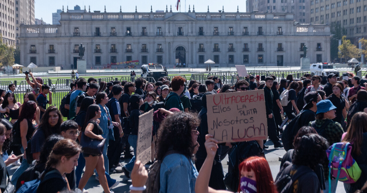 Diputados oficialistas tachan de “irresponsable” paro de la Confech y piden rigor ante desmanes